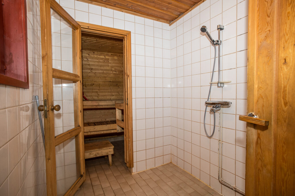 Mökin sauna ja pesuhuone