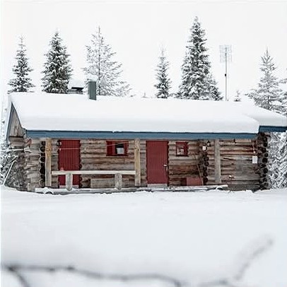 Kaira-mökki talvella